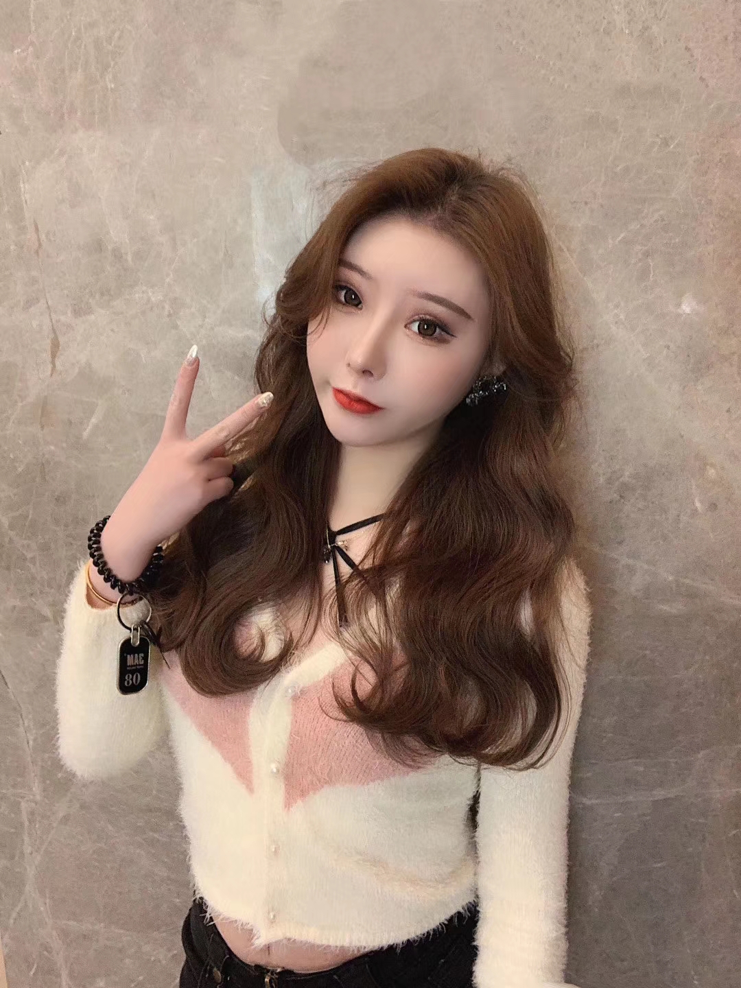 卷发2020流行发型黑发俏皮羊毛卷,2020最洋气的发量多减龄卷发