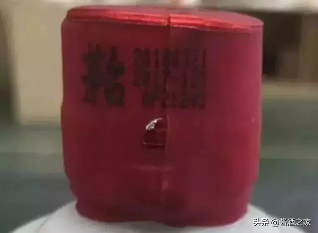 飞天茅台瓶口两个珠子有什么作用,飞天茅台包装盒为什么有大有小
