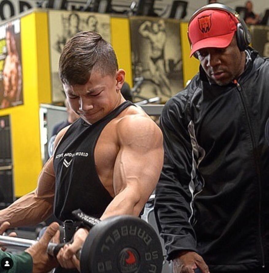 19岁男生健身太壮被人嘲笑,18岁瘦子健身被嘲笑