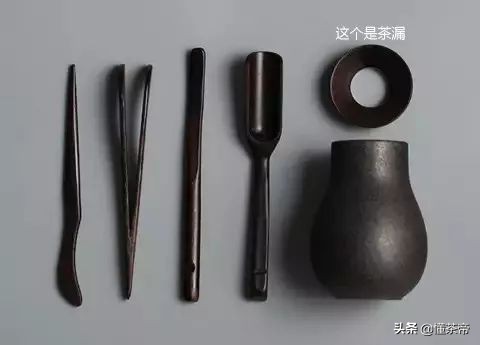 泡茶时要不要用茶滤？茶小白和泡茶老手各执一词