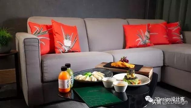 Gucci、HM都在用，一条用垃圾做的裙子，拯救了无数的小动物..