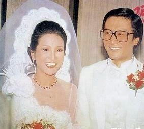 花花老爷子谢贤分手后，称自己感到生活的孤独和枯燥