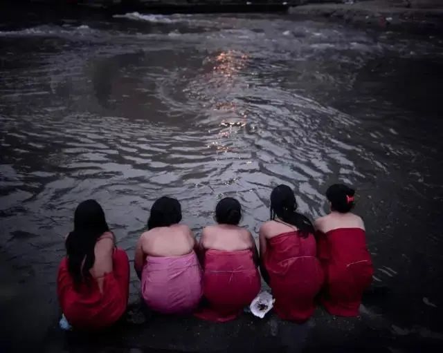 不敢来月经的女孩们丨看客