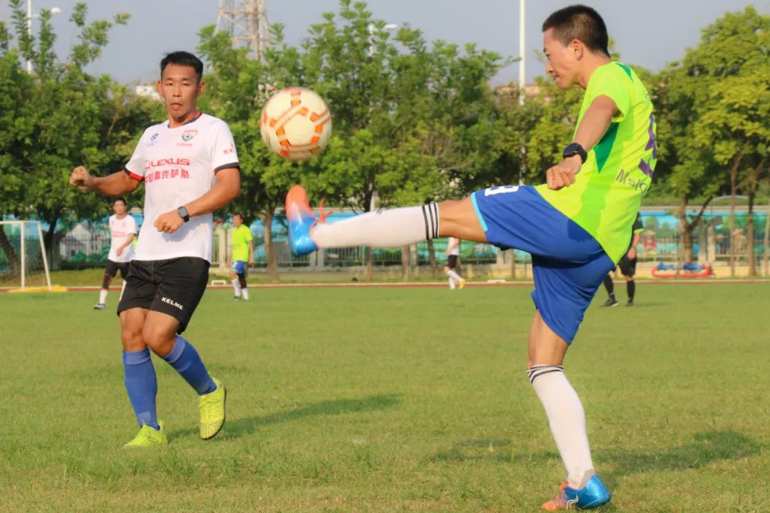 当足球之乡球队与广州高校校友冠军“激情相遇”,你更支持谁?