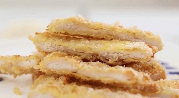在家自制香酥炸鸡排，金黄酥脆，外酥里嫩，比吃肯德基还过瘾