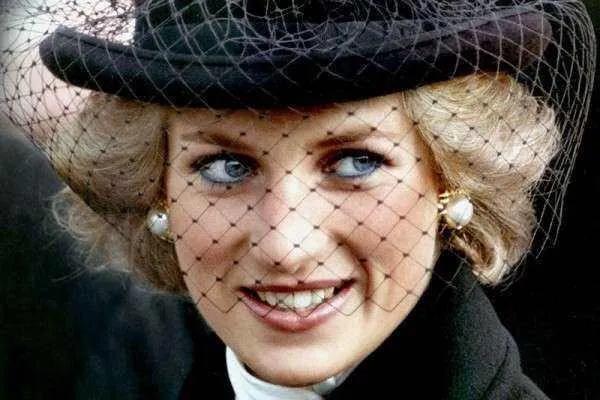 她是永远的“英伦玫瑰”，赢得了全英国的尊重，却输给情敌卡米拉