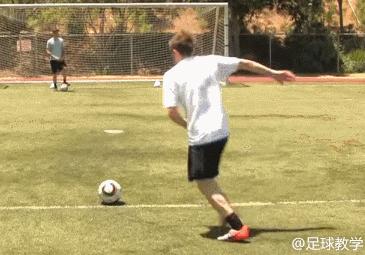 弧线球怎么才能踢出球速,如何拉出弧圈球