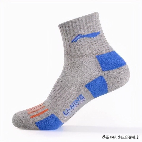 打羽毛球袜子老是移位,羽毛球袜子品牌排行榜