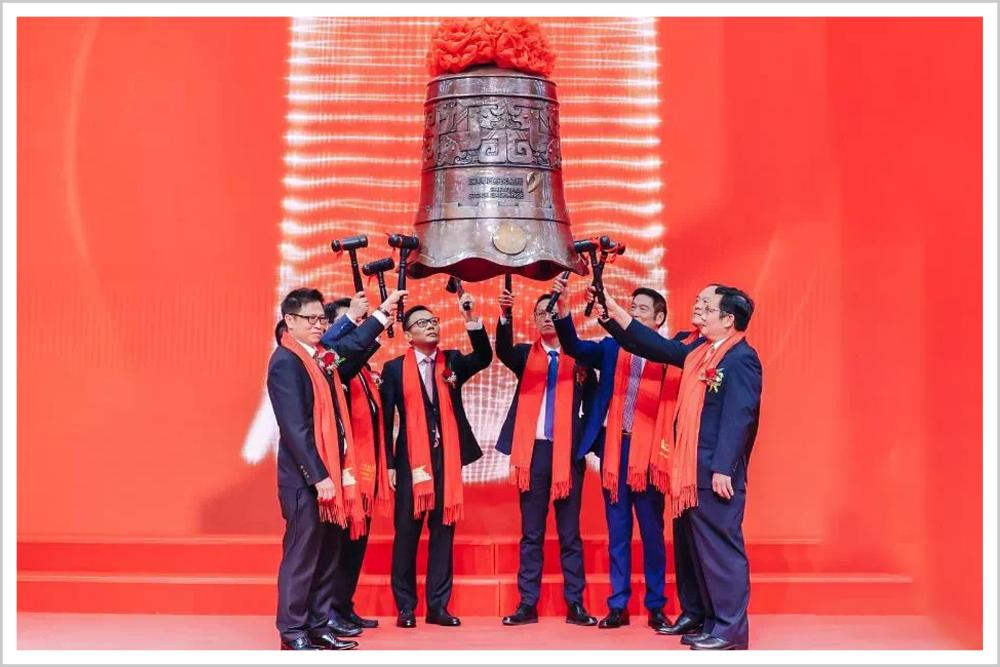 几十块一双的鞋,他挣出800多亿身家