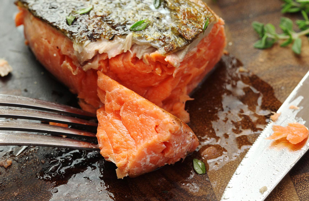 生吃三文鱼腥不腥,三文鱼怎样吃更好吃更简单