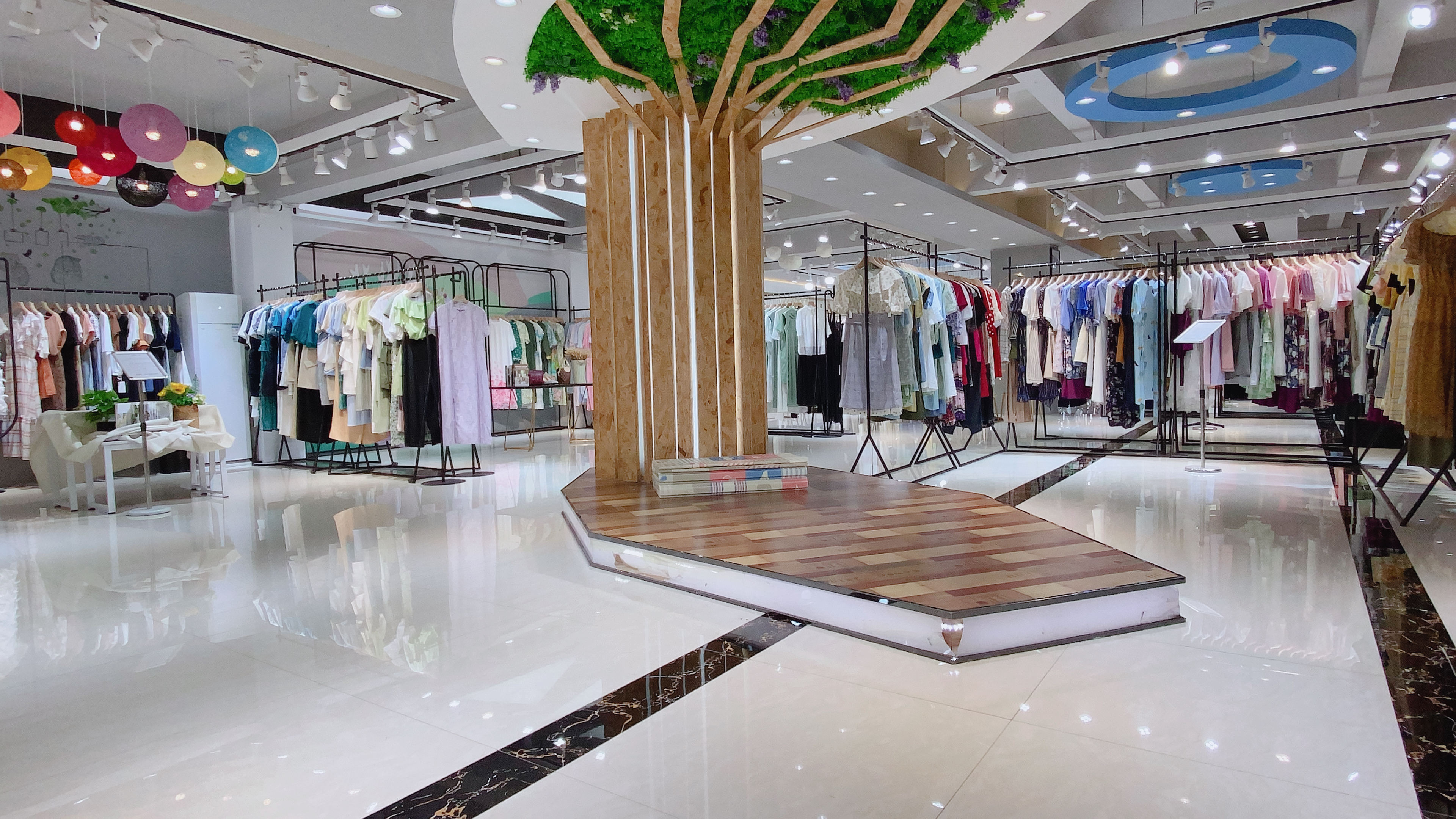 三彩女装最新撤柜尾货批发,三彩品牌折扣店女装清仓冬款