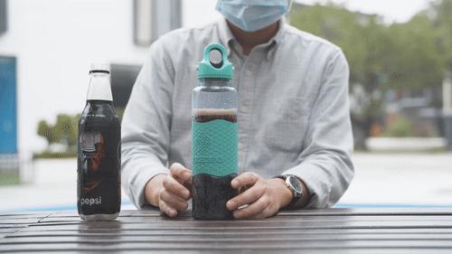 还在用双手费劲拧杯盖？我只要3根手指，1秒就开了！