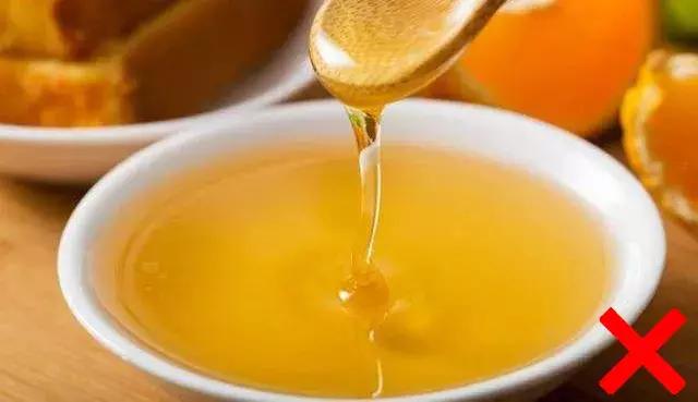 浓茶蜂蜜水酸奶哪个更解酒,喝茶解酒快还是喝蜂蜜水解酒快