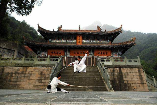 被泰拳ko的中国拳手,中国传统武术被自由搏击ko视频