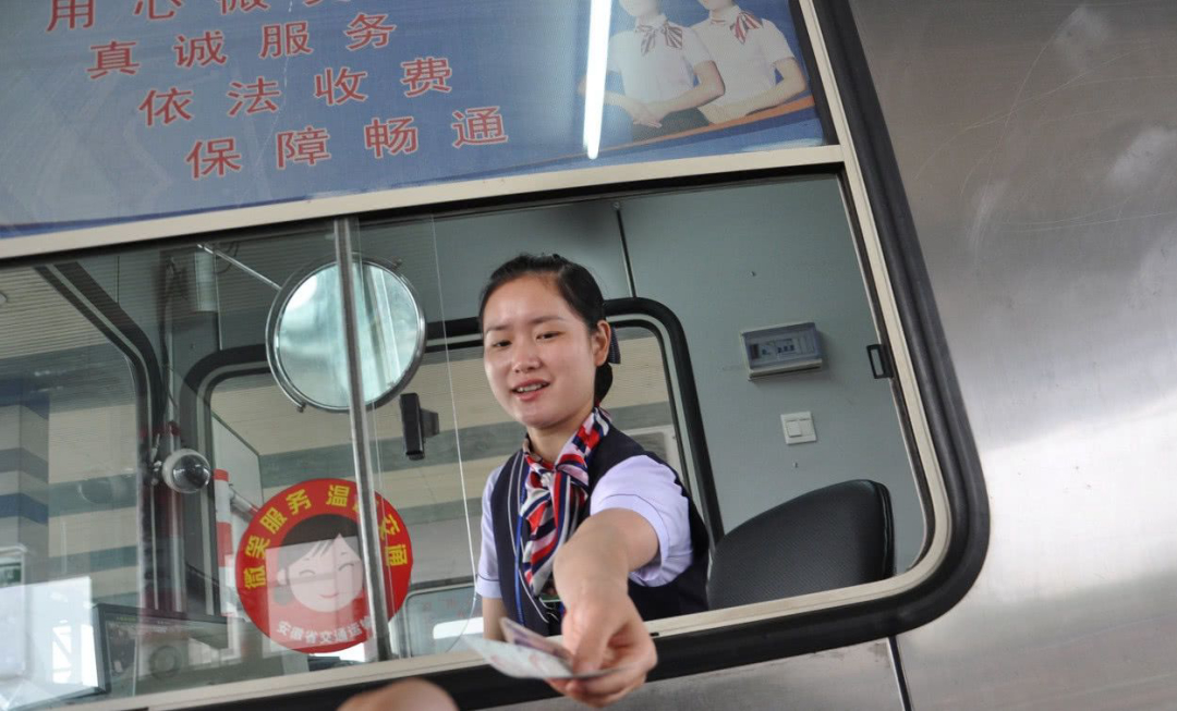 高速公路收费员工资二千多正常吗,为什么高速收费员工资那么低
