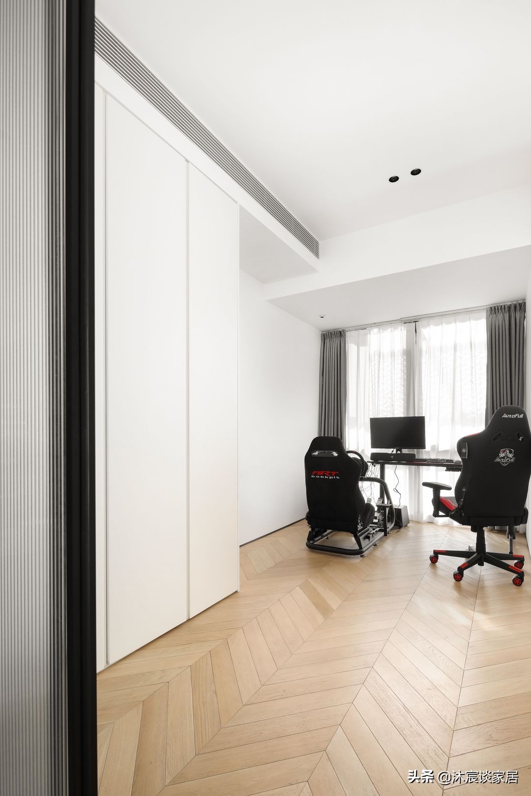 看完她的新家，才知生活可以如此有品质，室内极简大方且随性美好