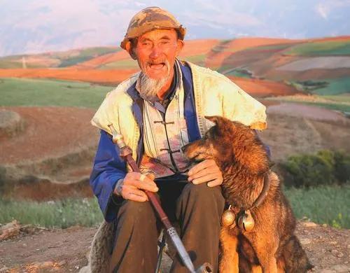 人死后为什么必须穿寿衣,为什么人死后要穿寿衣视频