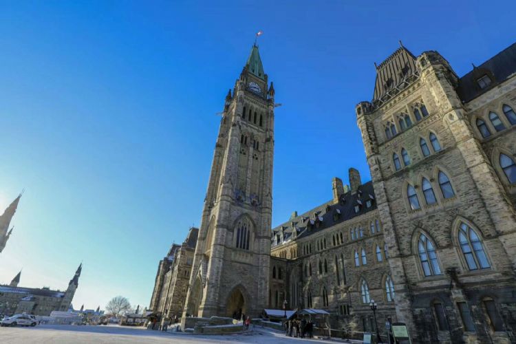 去加拿大留学的利弊和对策,去加拿大留学对成绩有什么要求