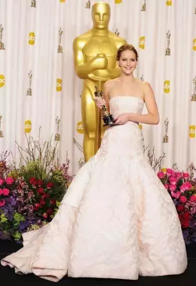 田朴珺与王石对话的西装,王石田朴珺衣服