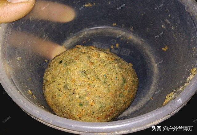 走水江河野钓草鱼饵料,走水河钓鲤鱼饵料配方