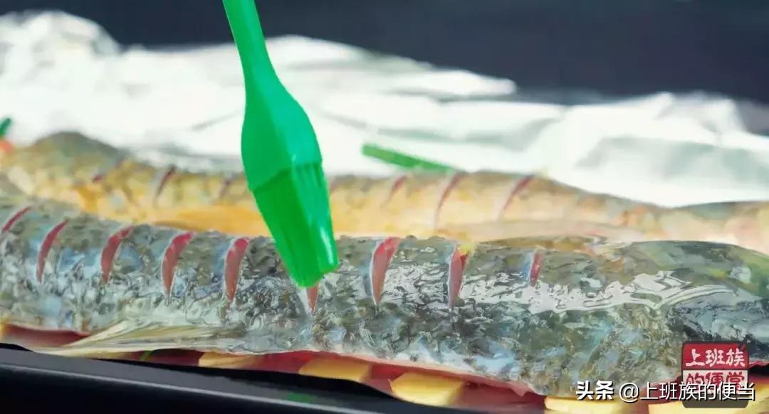 烤鱼不用烧烤怎么做,怎么烤出外酥里嫩的烤鱼