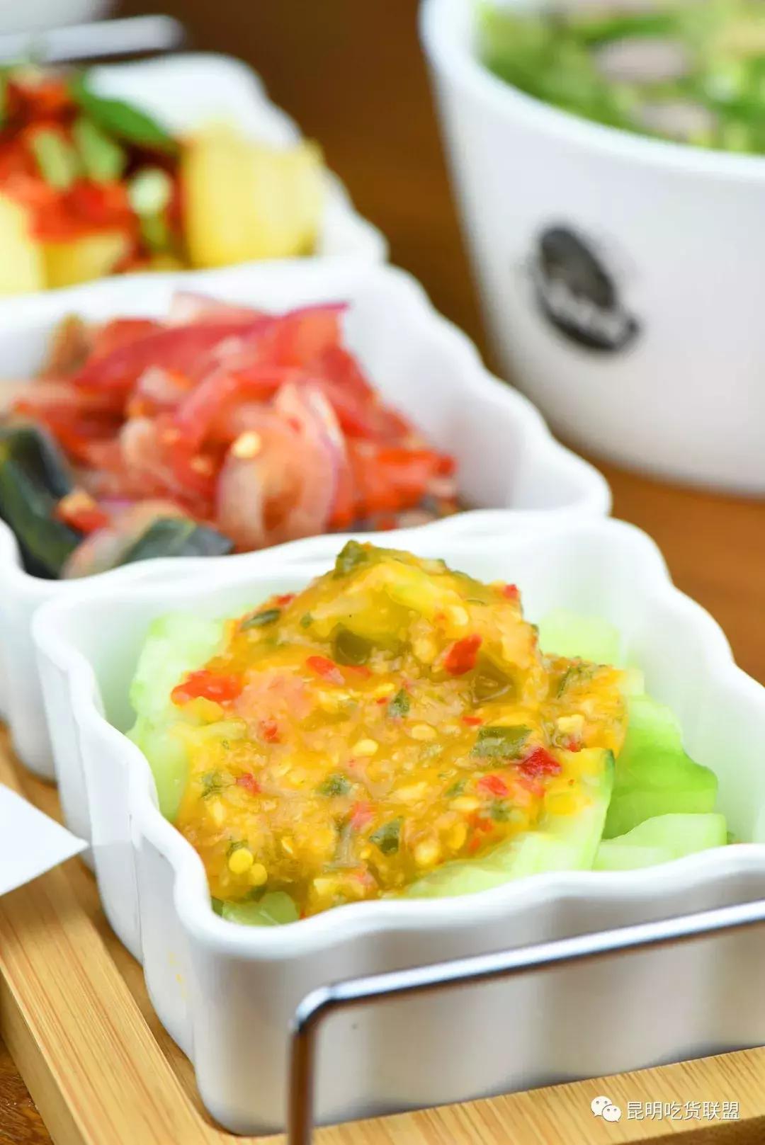 昆明2环边巷子里的小店，1杯咖啡+1份简餐，感觉我又去到了泰国