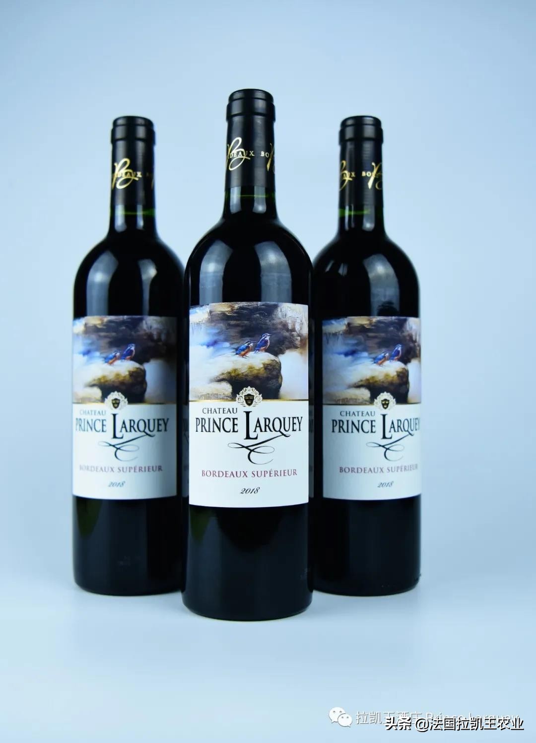 一杯温热红酒，一桌饕餮大餐，一个温馨圣诞