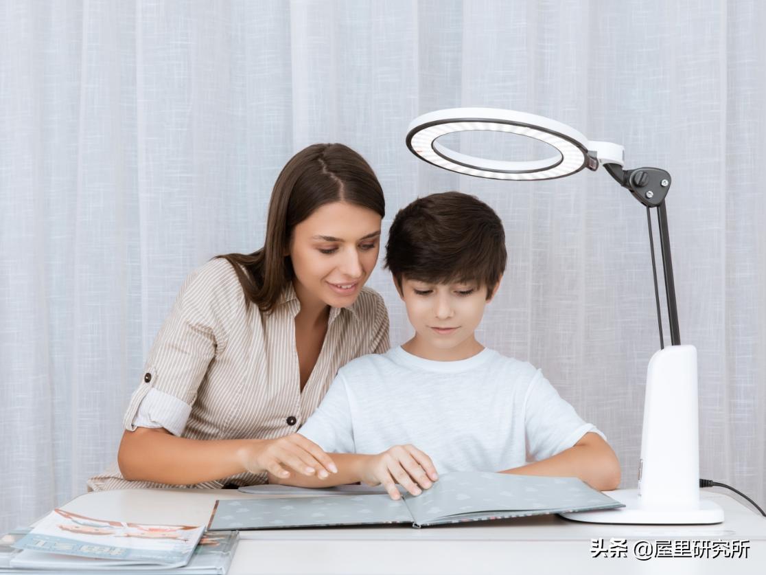 给孩子用什么样的台灯护眼,保护孩子视力护眼灯