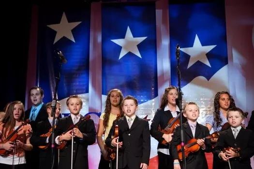 美国生17个孩子的夫妻,美国夫妇生了60多个孩子