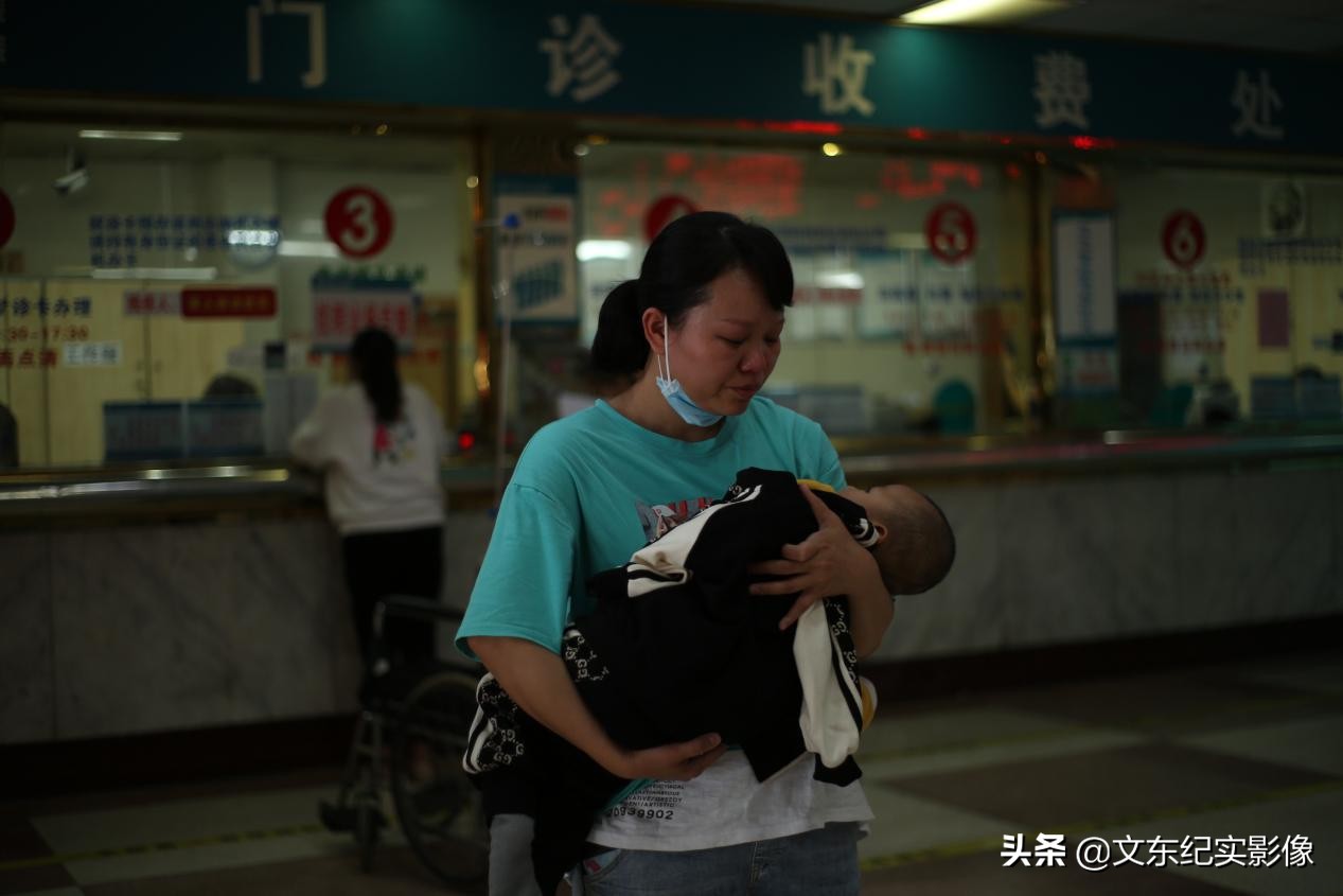 孩子基因突变死了,基因突变孩子光哭