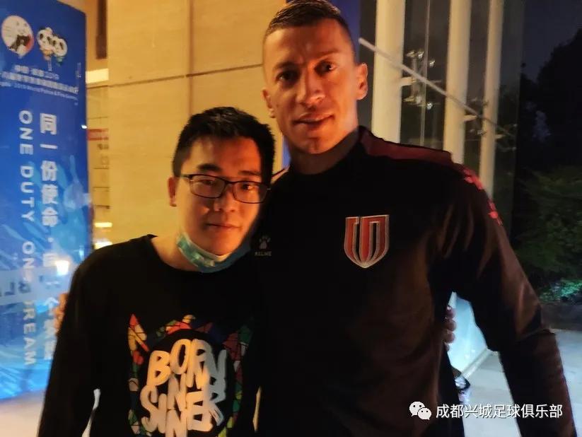 球迷故事丨小黄:和成都兴城一起战斗,让我找回归属感和幸福