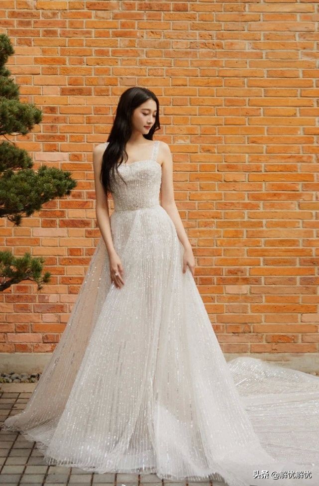 关晓彤婚纱造型美出新高度,鹿晗和关晓彤穿婚纱是怎样的