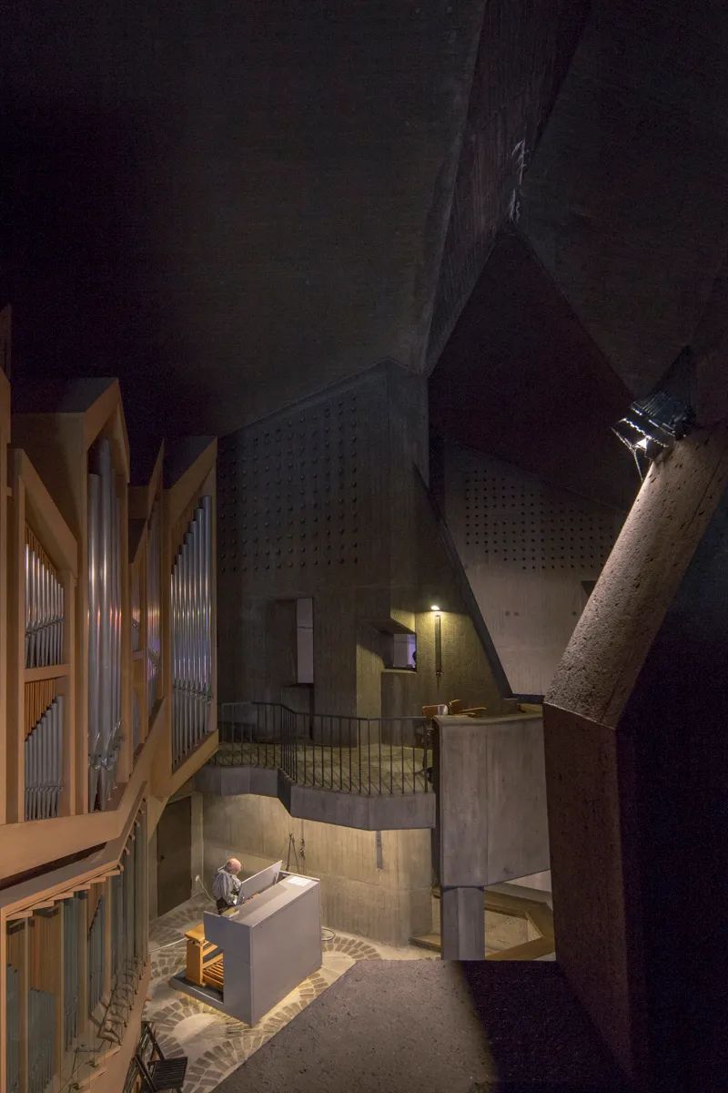 Church丨粗野的力量与信仰