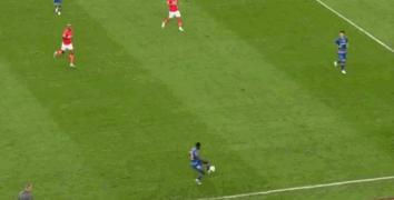 恒大亚冠张琳芃被红牌,恒大逃过点球手球绝杀