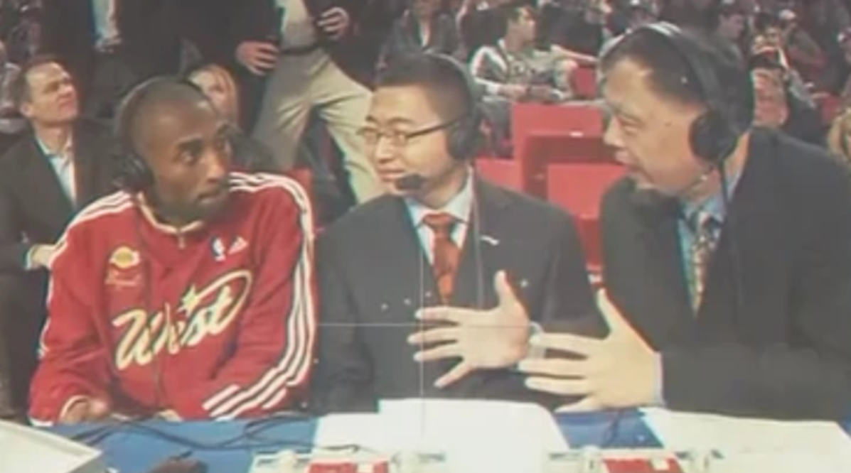 中国国家队教练给美国大学篮球队包脚赚钱,后来成为篮球解说教父