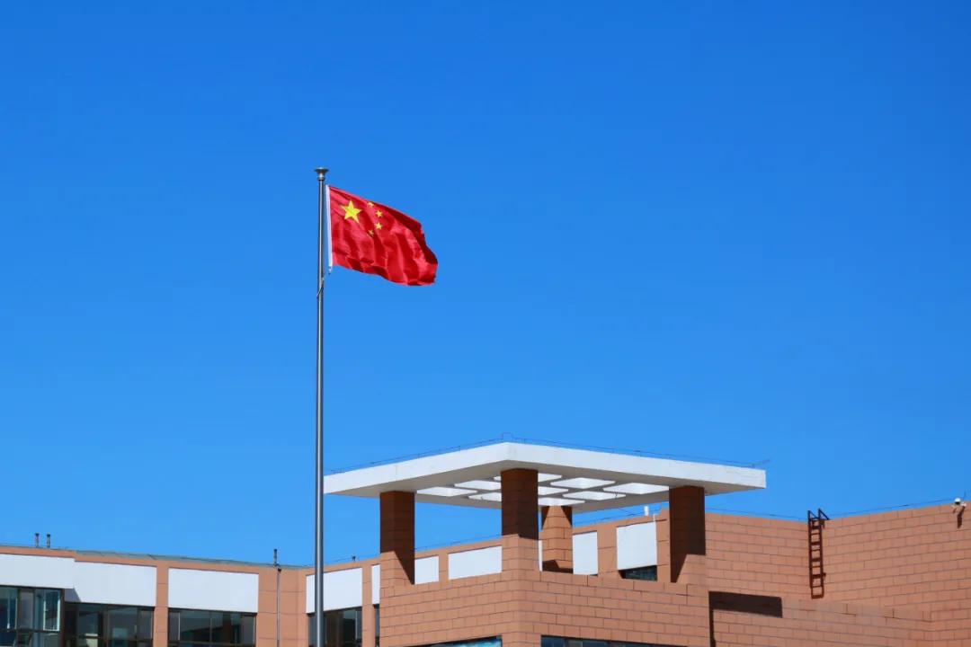 青少年校园足球联赛拉开帷幕,快乐足球追逐梦想放飞未来