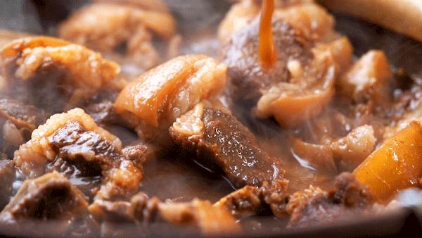 老西关炭炉羊肉煲，不给蘸酱！藏在村子里，门口停满豪车