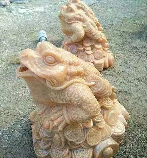 三足金蟾的由来和寓意,三足金蟾石雕