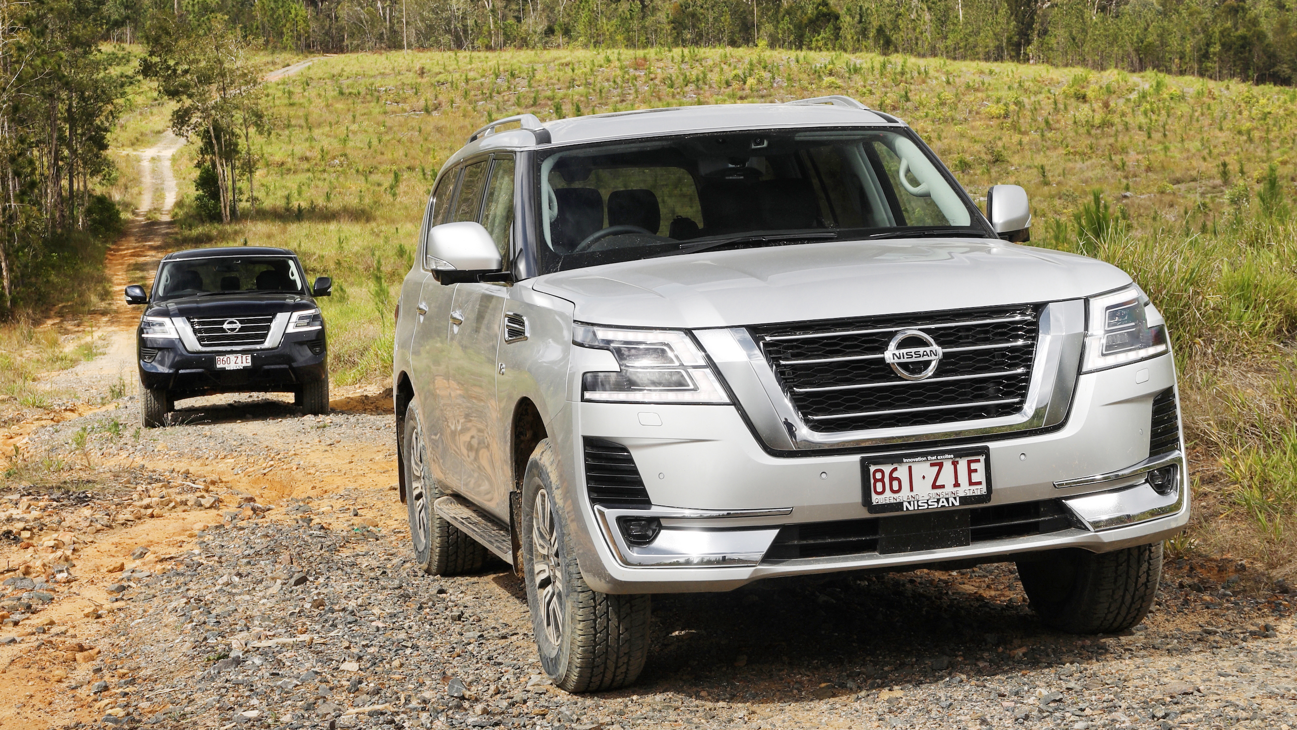 日产途乐vs丰田陆巡越野视频,日产途乐和丰田陆巡哪一款车更大