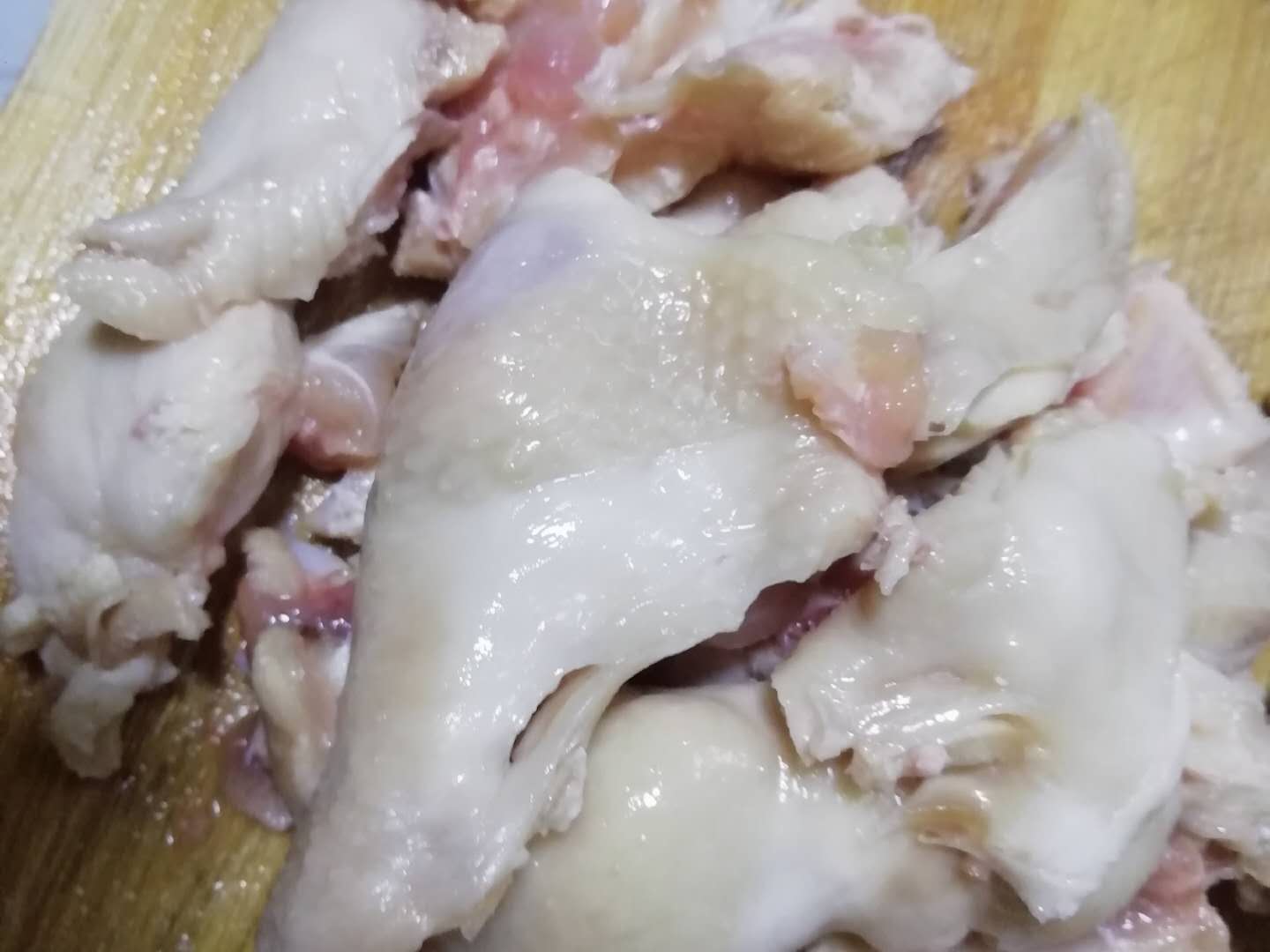 怎么做炸鸡腿不费油大鸡腿,如何炸鸡腿才能使鸡腿好吃