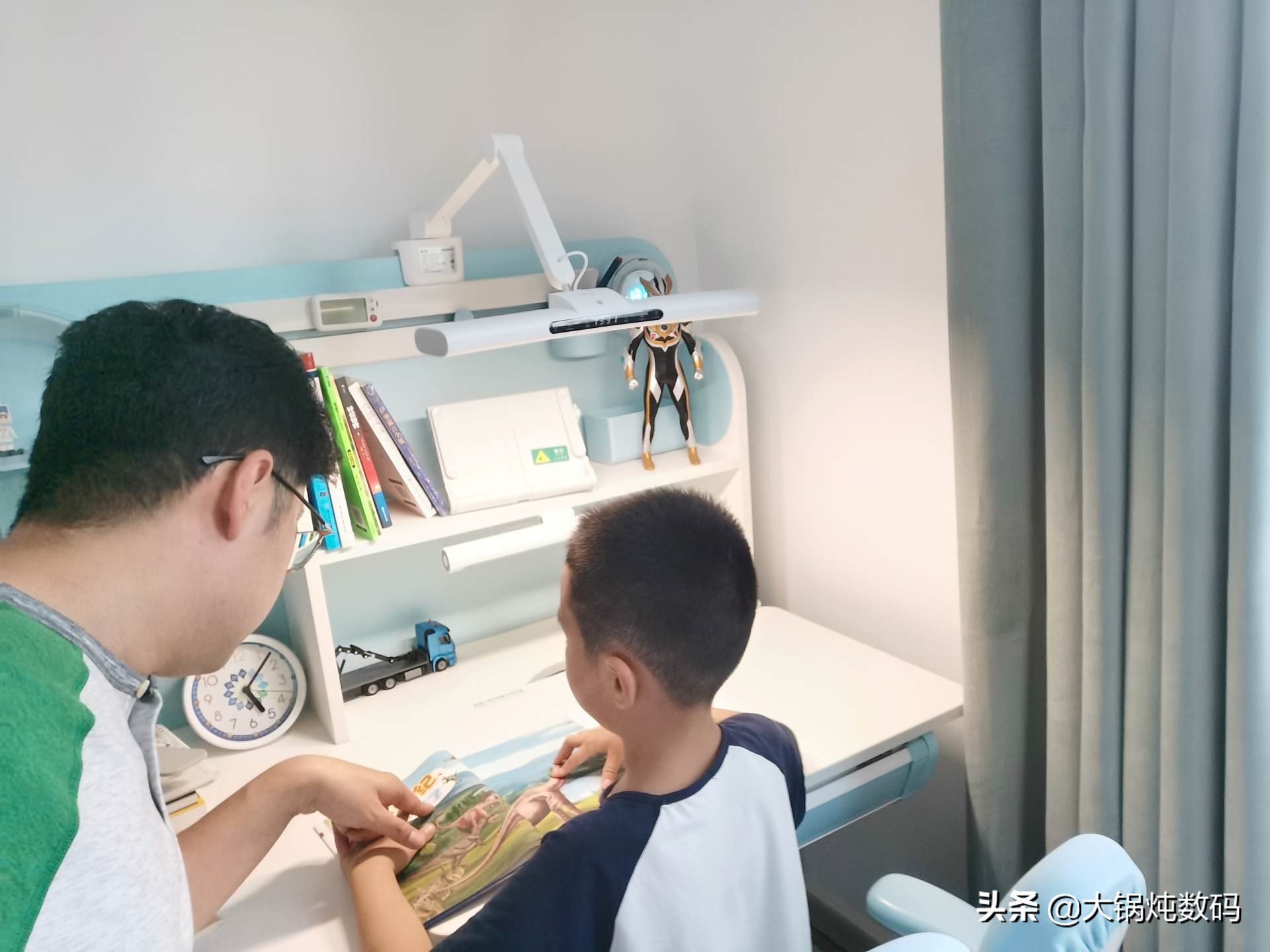 黑白调儿童学习桌星空款,儿童学习桌到底是不是智商税