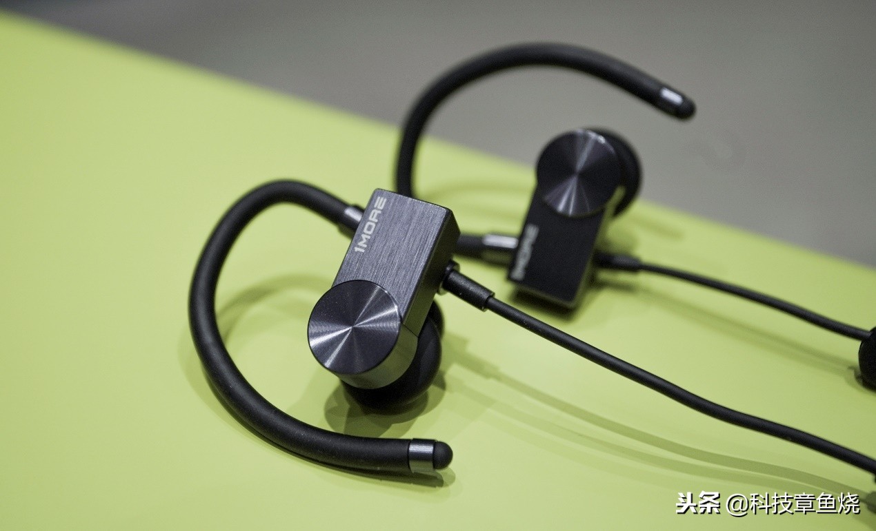 运动的时候耳机总是停,运动耳机戴不上去是怎么回事