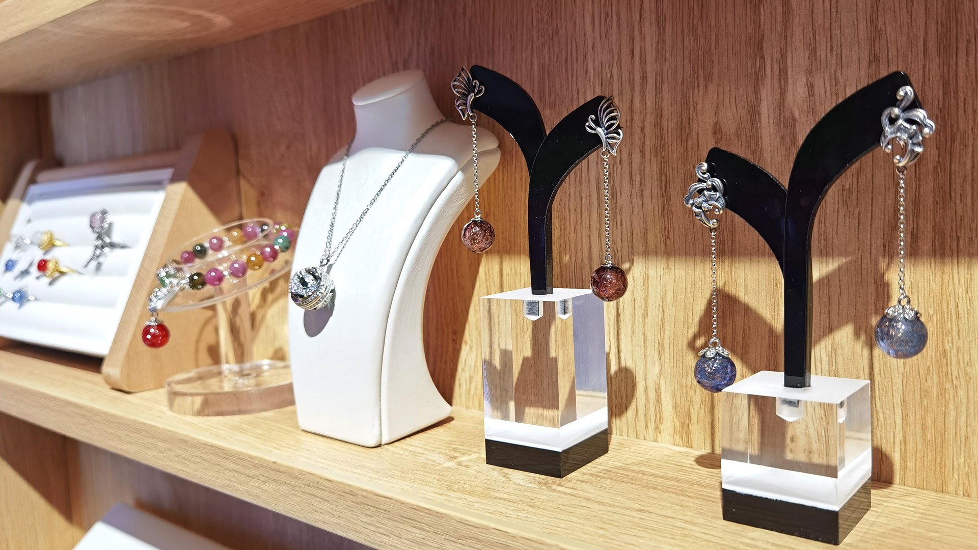 iaa国际香氛生活电器旗舰店直播,iaa国际香氛旗舰店是哪个国家