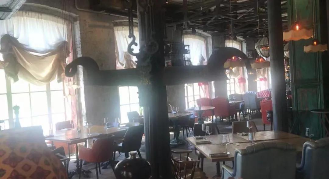 莫斯科的俄式包子铺，俄式四道菜，刚认识的17岁女孩给我做了个汤