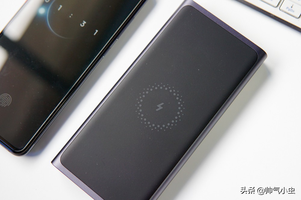 小米无线充电宝30w和青春版区别,小米无线充电宝是真的好用