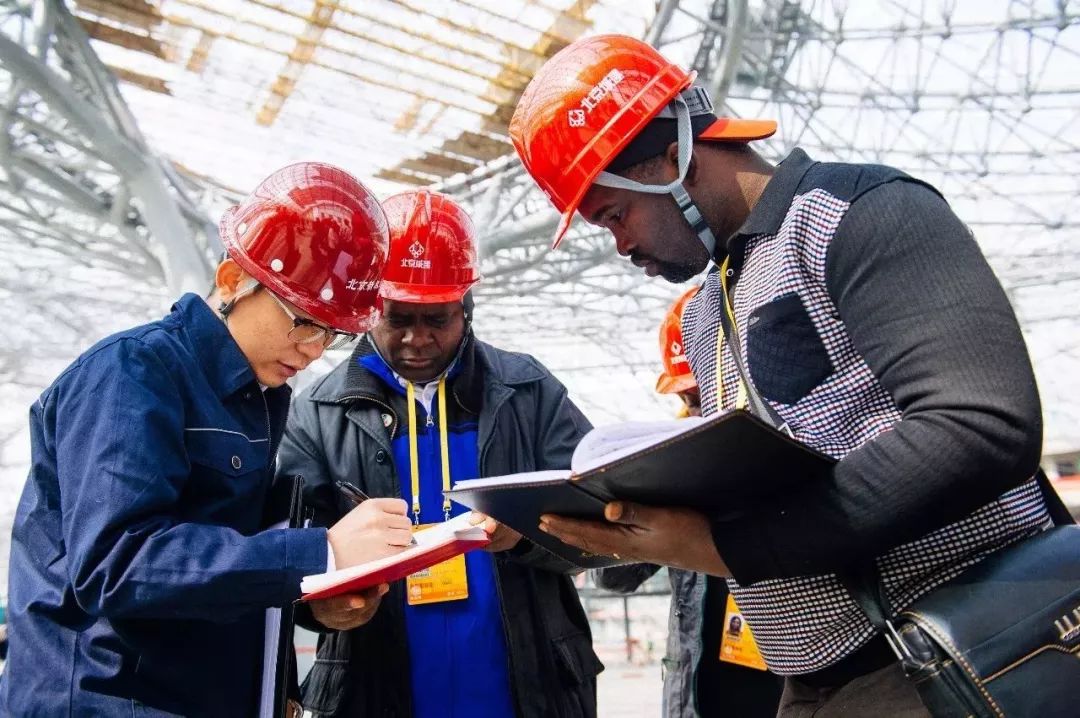 华人在美国开吊车,在美国开吊车一个月多少钱