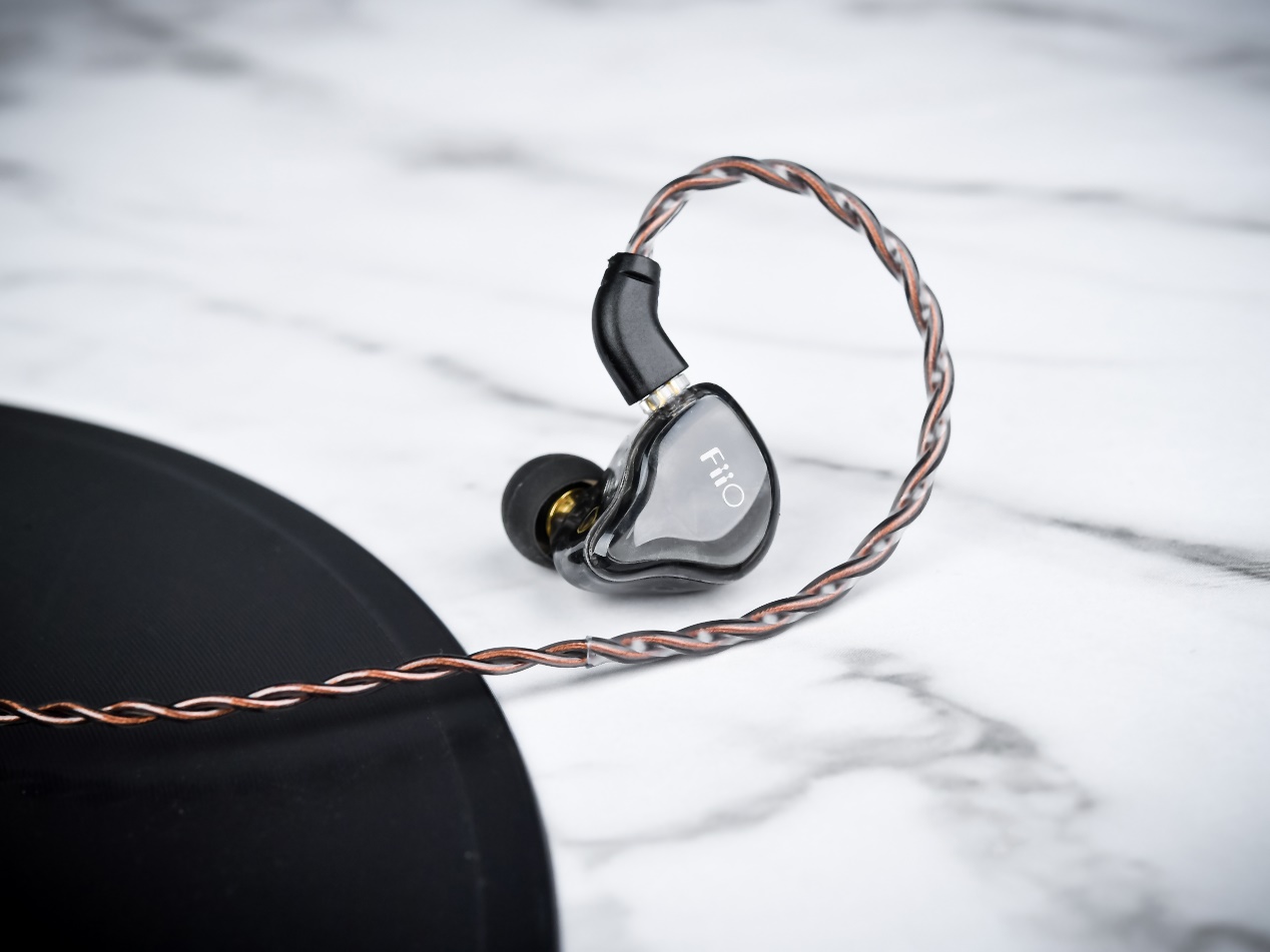 飞傲fh5s耳机评测,三频均衡人声飞傲fh3圈铁耳机评测