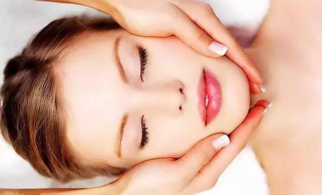 美容店面被抹辣椒膏 (记者暗访美容店给顾客脸部注铅)