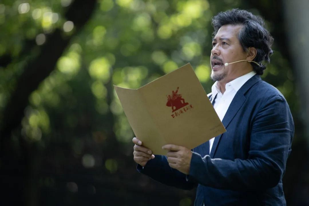 龚雪60多岁状态,68岁龚雪80岁达式常近照曝光