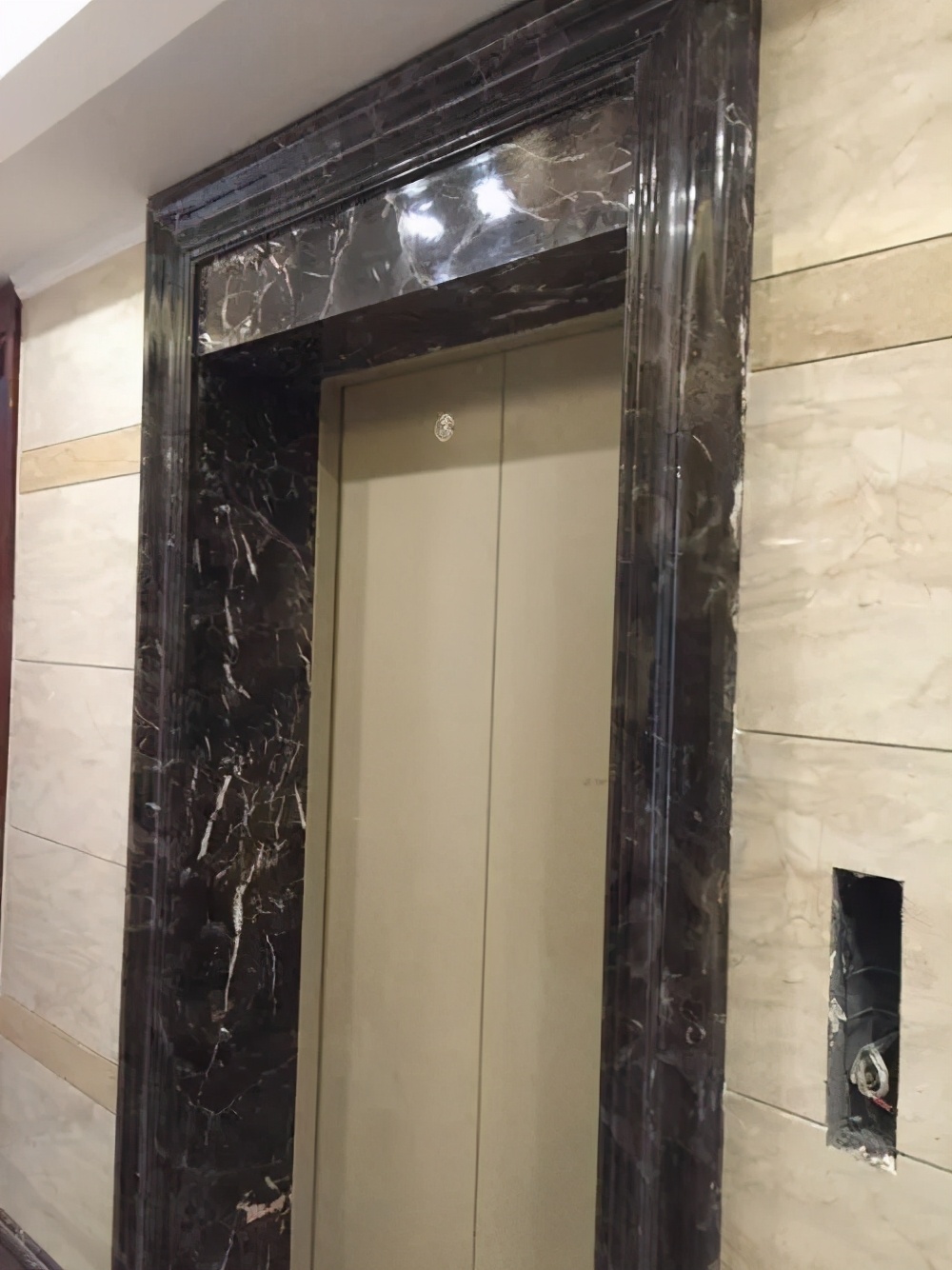 门洞不装门，这个细节要做到位：包一圈门套保护墙面，效果好看